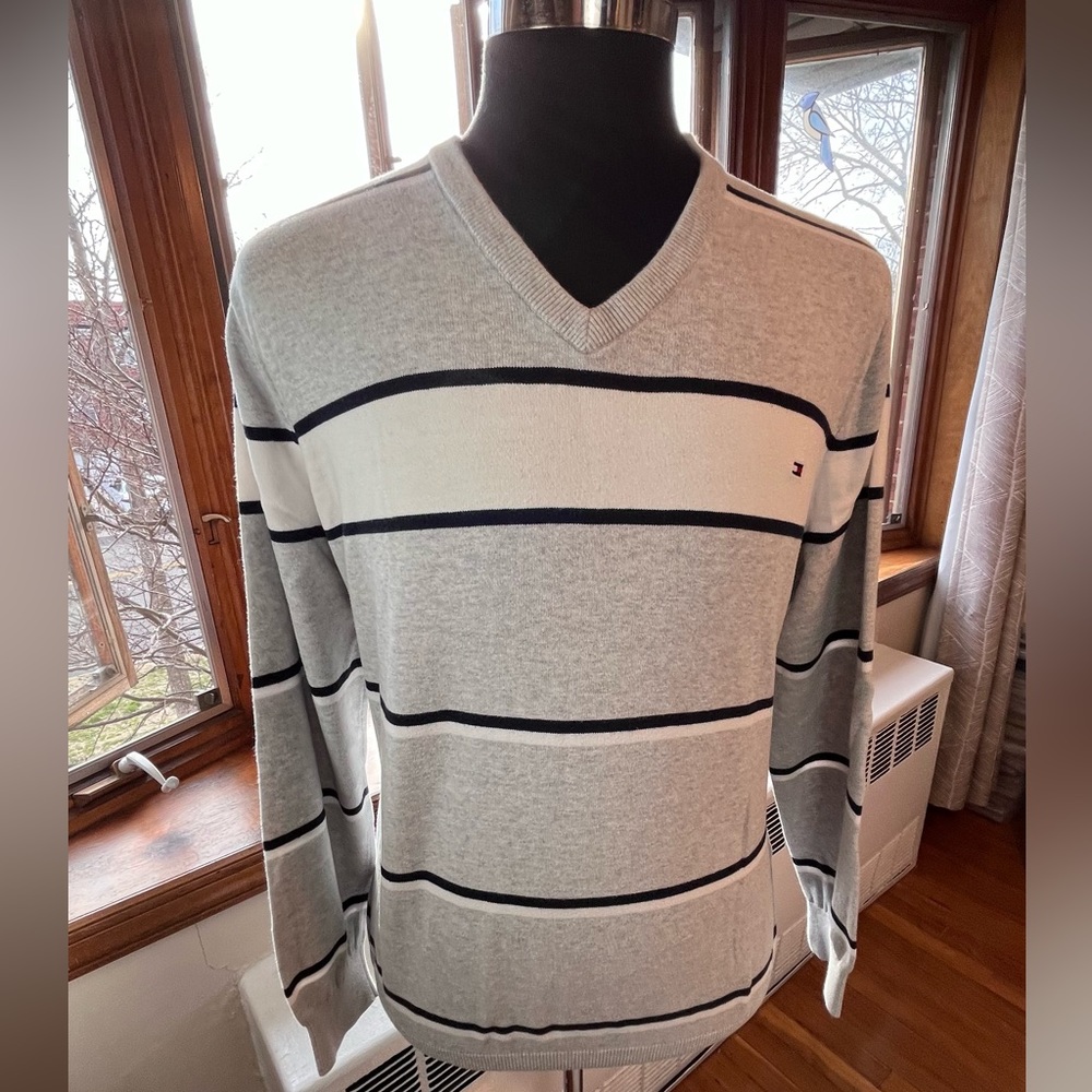 Tommy Hilfiger Men’s Grey Striped Sweater 100% Cotton V neck size XL.